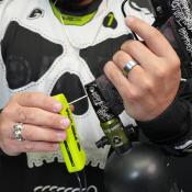 INFAMOUS - PRO DNA SET-STOP BARREL COVER - CAPOTE DE CANON AVEC CLE DE REGLAGE 1/8 - VOLTANIUM LIME